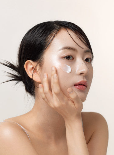 [Beauty of Joseon] Dynasty Cream 100ml by ProtoClinical displayed in product packaging and detail layout on a white background, highlighting the cream presentation for a k-beauty routine.
