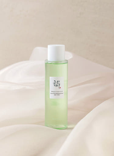 ProtoClinical k-beauty [Beauty of Joseon] Green Plum AHA BHA Toner 150ml translucent light green toner bottle with a white cap standing upright on soft white draped fabric