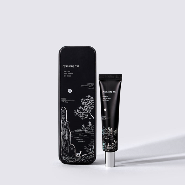 ProtoClinical k-beauty [Pyunkang Yul] Black Tea Time Reverse Eye Cream 25ml single upright blue-gray eye cream package centered on a pale blue background with soft cream accents.