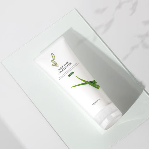 ProtoClinical k-beauty EUNYUL Daily Care ALOE Foam Cleanser 150ml single front-facing aloe foam cleanser package centered on a light background
