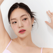 ProtoClinical k-beauty MUZIGAE MANSION Icy Glow 5ml single warm beige cylindrical bottle with a dark cap standing upright on a white background