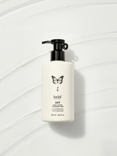 ProtoClinical k-beauty beauty product on a light background.