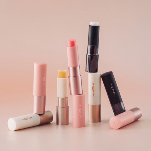 ProtoClinical k-beauty [MACQUEEN New York] Better Than Kiss Lip Balm 3.5g (3-type) six lip balm tubes arranged upright and sideways on a soft peach background with coral, ivory, and black packaging