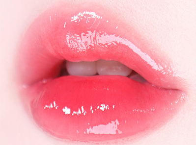 ProtoClinical k-beauty [MACQUEEN New York] Dewy Water Glow Lip Tint 3.5g (9 Color) single vivid pink lip tint swatch in a rounded teardrop shape on a pale pink and mint background