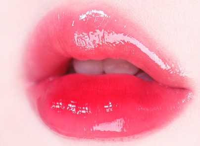 ProtoClinical k-beauty [MACQUEEN New York] Dewy Water Glow Lip Tint 3.5g (9 Color) single hot pink lip tint swatch in a rounded teardrop shape on a pale blue and mint background