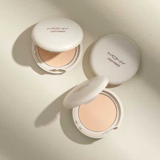 ProtoClinical k-beauty [MACQUEEN New York] Micro Fit Cover Powder 9g single round powder compact centered on a warm beige and cream background.