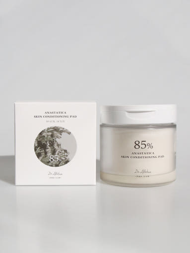 ProtoClinical k-beauty soft gray beauty graphic with a blurred vertical shadow and warm beige tones on a light background.