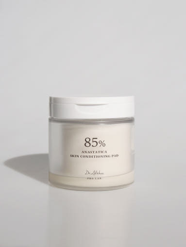 ProtoClinical k-beauty soft gray beauty graphic with a blurred vertical shadow and warm beige tones on a light background.