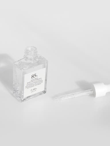 ProtoClinical k-beauty Dr.Althea Natural Radiance Essence 30ml pale blue beauty graphic with a centered vertical soft-edged band on a light background