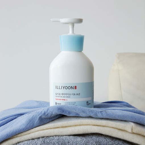 ProtoClinical k-beauty ILLIYOON Ceramide Ato Lotion 580ml single centered pale blue lotion bottle with a dark blue lower section on a white background