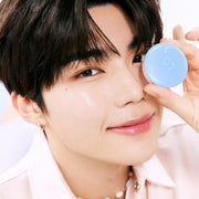ProtoClinical k-beauty colorgram Tintin Dory Blur Powder 4g single round blue powder compact centered on a pale blue and soft yellow background