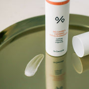 ProtoClinical k-beauty Dr.Ceuracle 5α Control Clearing Serum In Emulsion 100ml white cylindrical bottle standing on an olive reflective tray beside a white cap and a cream swatch