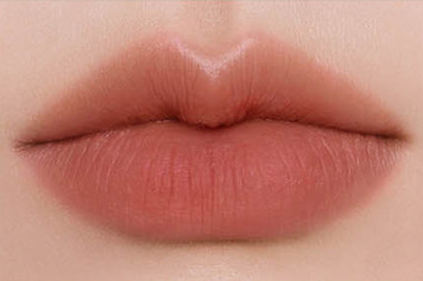 ProtoClinical k-beauty BBIA Last Powder Lipstick 3.5g red-coral lipstick swatch centered on a pale cream background