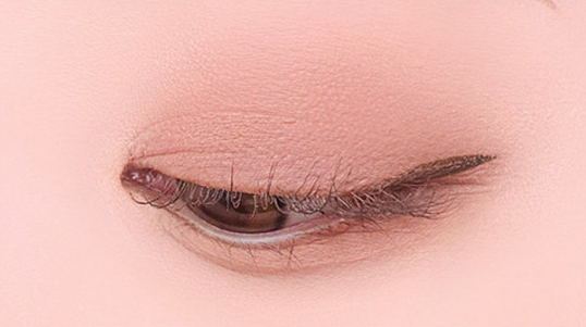ProtoClinical k-beauty BBIA Ready To Wear Eye Shadow 3g rosy brown eye shadow swatch centered on a soft pink background
