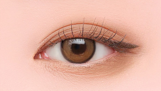 ProtoClinical k-beauty BBIA Ready To Wear Eye Shadow 3g taupe-brown eye shadow swatch centered on a soft pink background