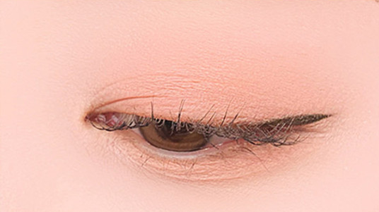 ProtoClinical k-beauty BBIA Ready To Wear Eye Shadow 3g warm peach-brown eye shadow swatch centered on a soft pink background
