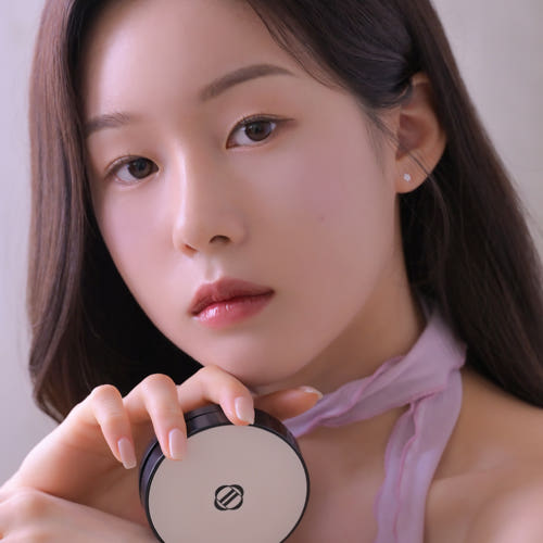 ProtoClinical k-beauty Dinto Blur-Finish Cushion 12g+12g(Refill) beauty graphic with a centered rounded compact form in a square crop on a light background.