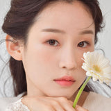 ProtoClinical k-beauty Dinto Blur-Finish Shadow 5.4g #704 Louisa May Alcott portrait makeup look on a woman with rose-brown eyeshadow, a neutral lip, and warm skin tones