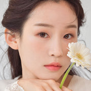 ProtoClinical k-beauty Dinto Blur-Finish Shadow 5.4g #704 Louisa May Alcott portrait makeup look on a woman with rose-brown eyeshadow, a neutral lip, and warm skin tones
