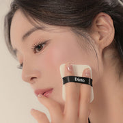 ProtoClinical k-beauty Dinto Blur-Fixing Finish Powder Pact 10g single warm beige compact centered vertically with soft brown side shading on a light background.