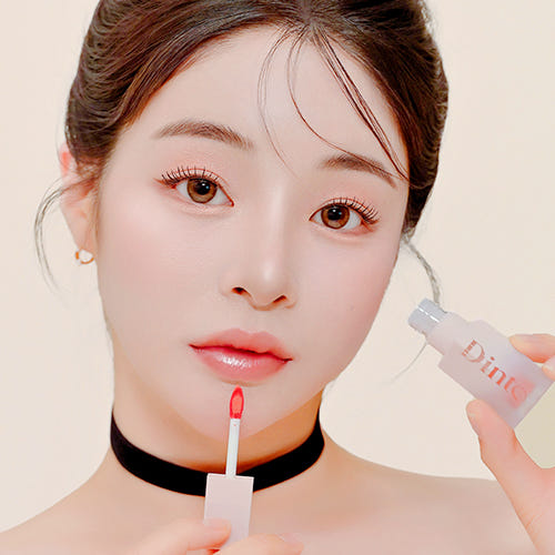 ProtoClinical k-beauty Dinto [Le Chat botte] Blur-Jelly Plumping Lip Tint 3.5g single upright pink lip tint package centered on a cream background with warm brown top corners