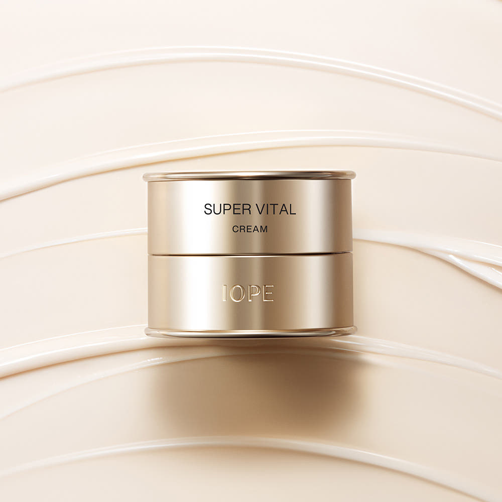 ProtoClinical k-beauty IOPE SUPER VITAL CREAM SPECIAL GIFT SET pale beige cream set packaging on a white background