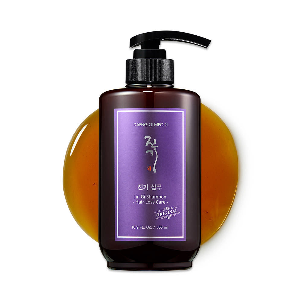 ProtoClinical k-beauty [Daeng Gi Meo Ri] Jin Gi Shampoo 500ml shown as a single upright shampoo bottle with a burgundy center panel, pale cream sides, and soft pale blue accents on a light background