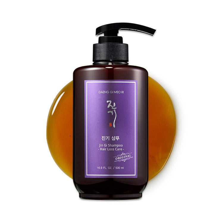 ProtoClinical k-beauty [Daeng Gi Meo Ri] Jin Gi Shampoo 500ml shown as a single upright shampoo bottle with a burgundy center panel, pale cream sides, and soft pale blue accents on a light background