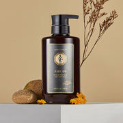 ProtoClinical k-beauty [Daeng Gi Meo Ri] Ki Gold Shampoo 500ml shown as a single upright shampoo bottle with a dark base and warm beige background