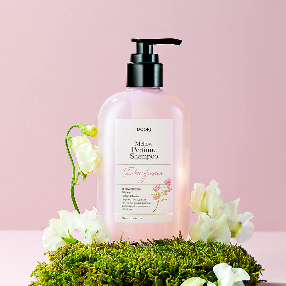 ProtoClinical k-beauty [Daeng Gi Meo Ri] Mellow Perfume Shampoo 380ml in a beauty close-up on a pale pink background with a soft green accent