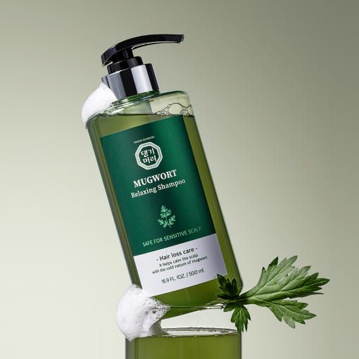 ProtoClinical k-beauty [Daeng Gi Meo Ri] Mugwort Relaxing Shampoo 500ml shown in a beauty close-up with a centered dark green vertical form on a pale olive background