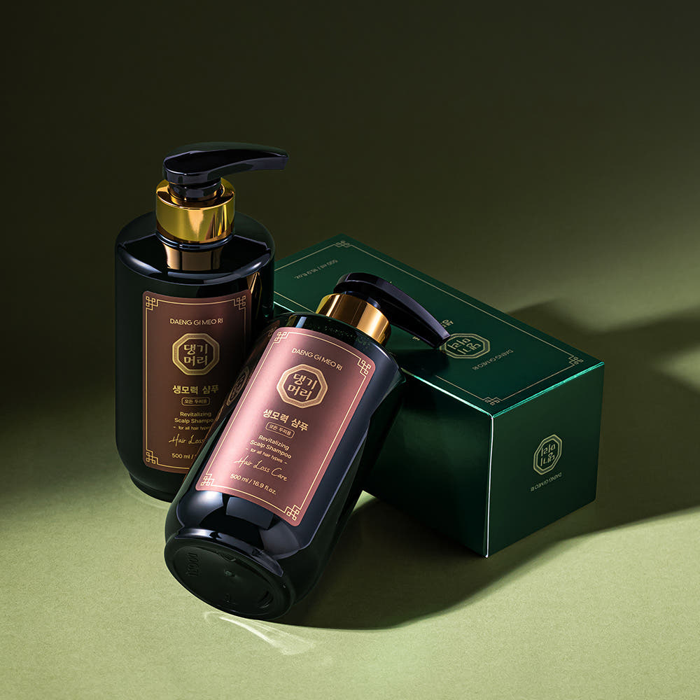 ProtoClinical k-beauty [Daeng Gi Meo Ri] Revitalizing Scalp Shampoo (For All Hair Types) Hair Loss Care 500ml shown as a single dark brown bottle close-up centered on a muted green and beige background