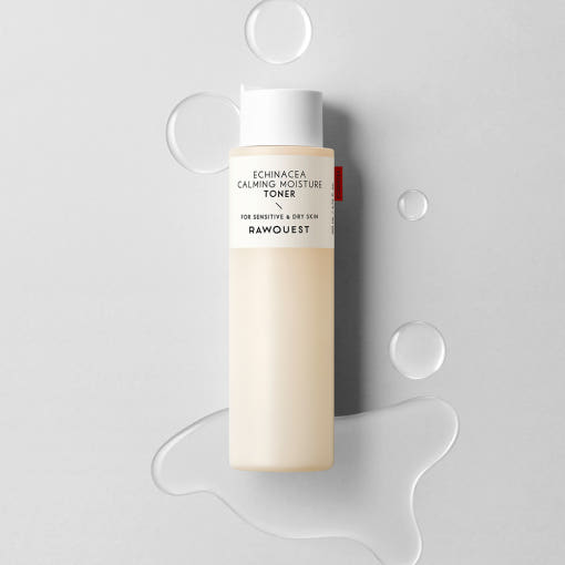 ProtoClinical k-beauty RAWQUEST Echinacea Calming Moisture Toner 200ml abstract graphic with pale cream and soft gray vertical forms on a light lavender background