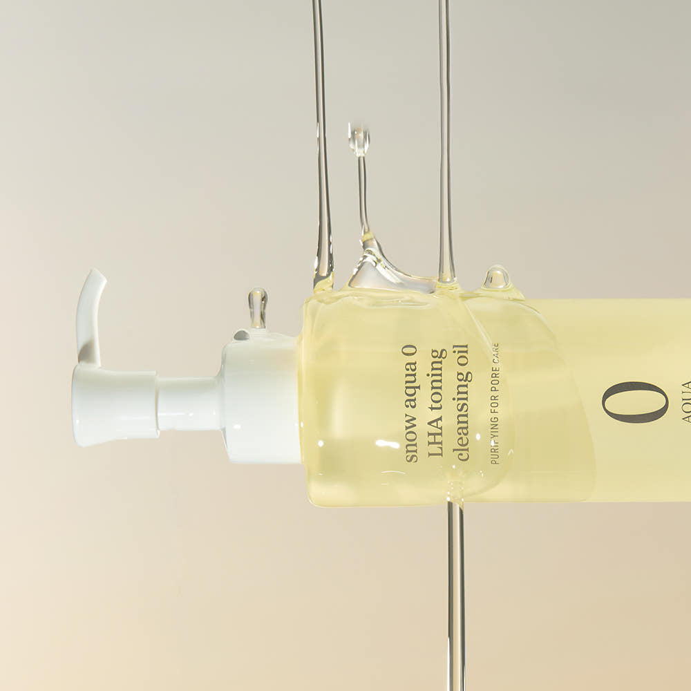 ProtoClinical k-beauty nooni Snow Aqua 0 LHA Toning Cleansing Oil 200ml square product graphic with a single cleansing oil package on a white background