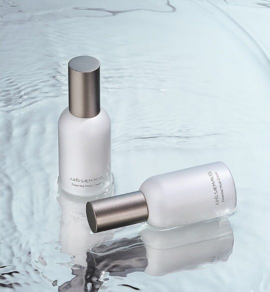 ProtoClinical k-beauty JUNGSAEMMOOL Essential Mool Cream 100ml beauty graphic on a light background.