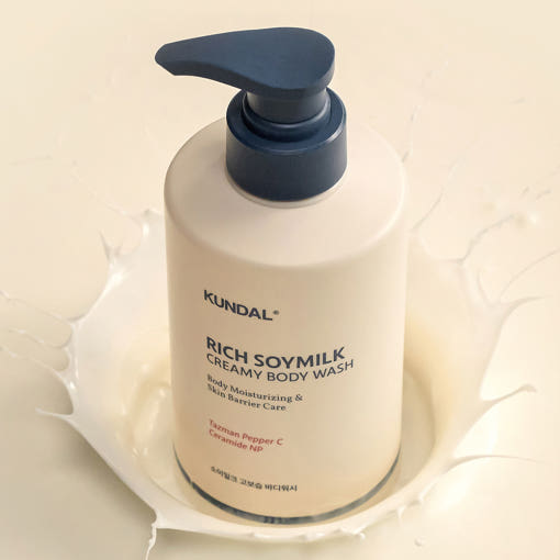 ProtoClinical k-beauty KUNDAL RICH SOYMILK CREAMY BODY WASH 500ml #Mellow Vanilla single upright olive green body wash bottle centered on a light background.