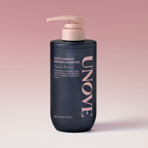 ProtoClinical k-beauty UNOVE DEEP DAMAGE REPAIR SHAMPOO 500ml #Sweet Breeze single upright dark shampoo bottle centered on a soft pink background.