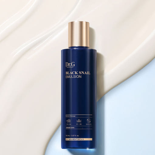 ProtoClinical k-beauty Dr.G Black Snail Emulsion 150ml shown as a tall navy bottle silhouette with soft cream sides and pale blue lower accents on a light background.
