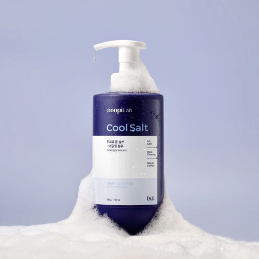 ProtoClinical k-beauty Dr.G Doopi Lab Cool Salt Scaling Shampoo 500ml single upright shampoo bottle centered on a light background.