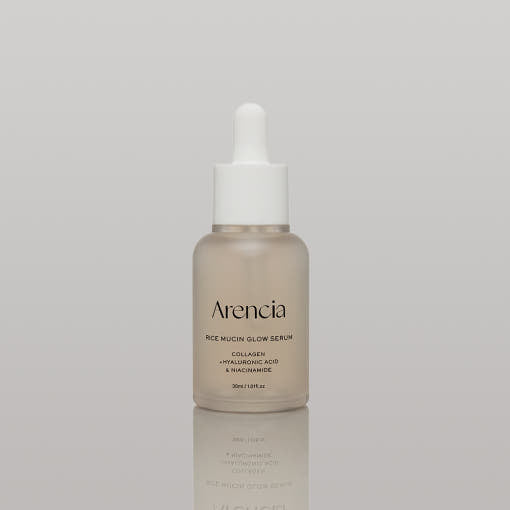 ProtoClinical k-beauty Arencia Rice Mucin Glow Serum 30ml single upright taupe serum bottle centered on a white background with soft lavender side shading