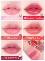 ProtoClinical k-beauty AMUSE Ring Lip Balm 0.9g (5 Colors) shade chart with five glossy lip close-ups and two open ring lip balm pots beside pink swatches on a pale background