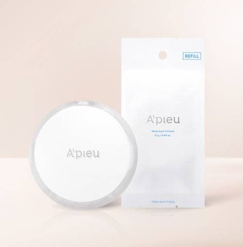 ProtoClinical k-beauty A'pieu Waterlock Finisher Set 13g+13g(Refill) round white compact beside a white refill pouch on a pale beige background