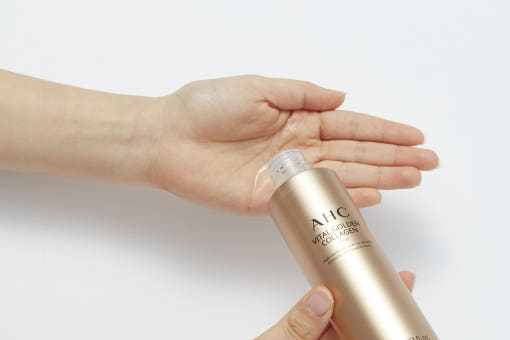 ProtoClinical k-beauty AHC Vital Golden Collagen Lotion 140ml single upright golden lotion bottle centered on a white background