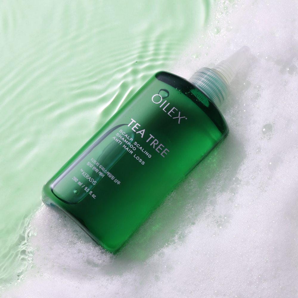 ProtoClinical k-beauty Kerasys Oilex Tea Tree Scaling Shampoo 280ml single green shampoo bottle in an angled close-up on a white background.