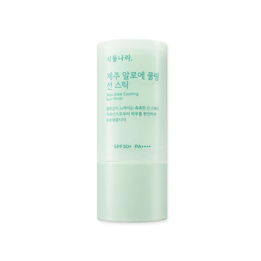 ProtoClinical k-beauty Shingmulnara Jeju Aloe Cooling Sun Stick SPF50+ PA++++ 19g+19g(Refill) single upright pale green sun stick package on a light background.