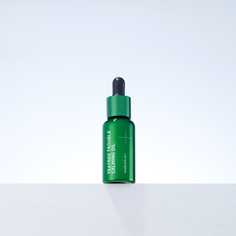 ProtoClinical k-beauty MEDIHEAL Teatree Trouble Calming Oil 10ml single upright green oil bottle centered on a pale lavender background
