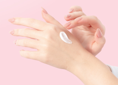 ProtoClinical k-beauty Hanskin Real Complexion Hyaluron Moisture Cream 50ml in a single light-toned cream jar, right-aligned on a soft pink background