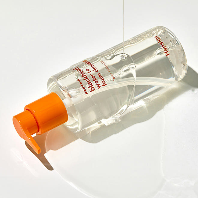 ProtoClinical k-beauty Hanskin Blackhead Water to Foam Cleansing 250ml shown as a single tall teal cleansing bottle