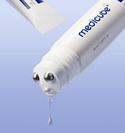 Medicube Deoxyribose Scalp Serum 20 ml bottle and scalp applicator detail.