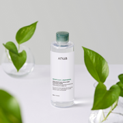 ProtoClinical k-beauty Anua Heartleaf 87 Low pH Deep Cleansing Water 500g single upright pale blue cleansing water bottle product shot